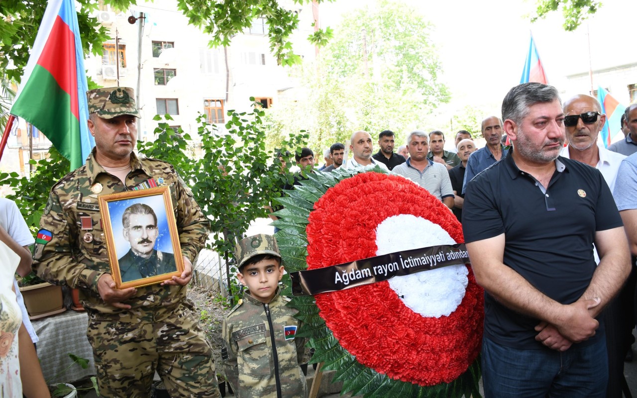 Ağdamın icra başçısı şəhidin dəfn mərasimində iştirak edib- FOTOLAR